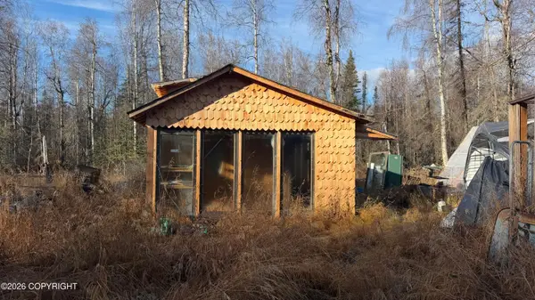 20573 E Whopper Avenue, Willow, AK 99688