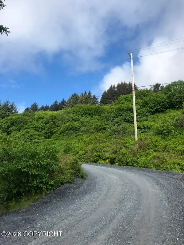 215 W Hillcrest Street, Kodiak, AK 99615