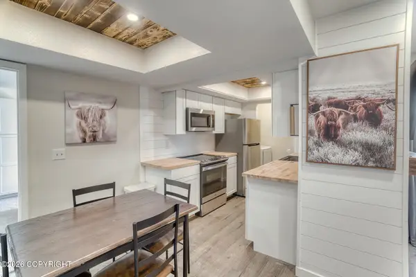 7232 Foxridge Circle #9H, Anchorage, AK 99518