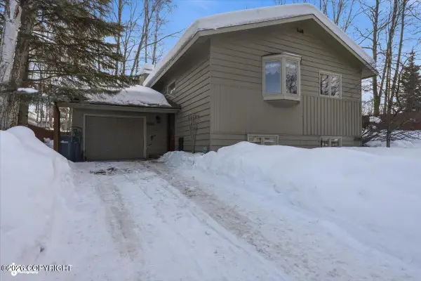7714 Hennings Way, Anchorage, AK 99504