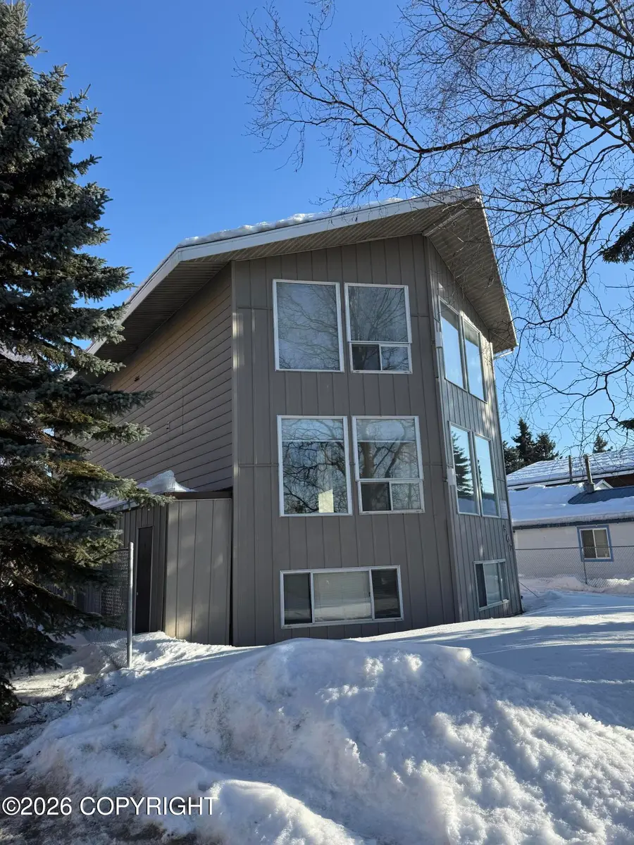 907 W 27th Avenue, Anchorage, AK 99503 - #2
