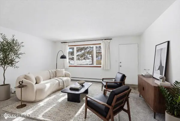 1806 Thunderbird Place, Anchorage, AK 99508