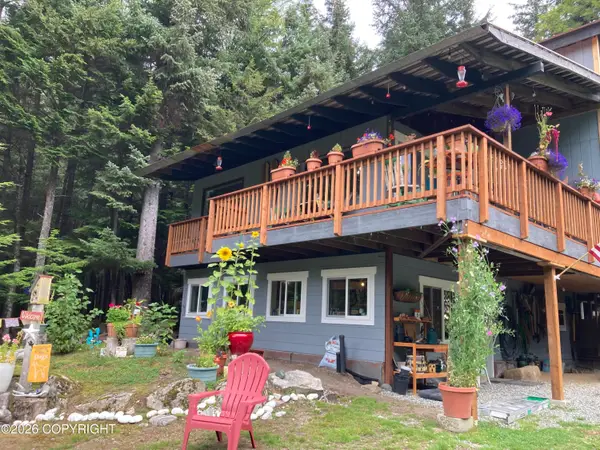 808 Small Tracts Road, Haines, AK 99827