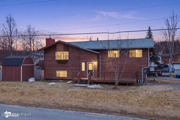 8401 Stacey Circle, Anchorage, AK 99507