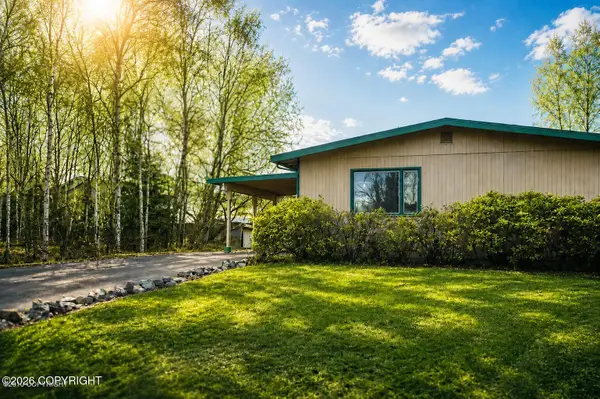 8207 Rainy Place, Anchorage, AK 99518