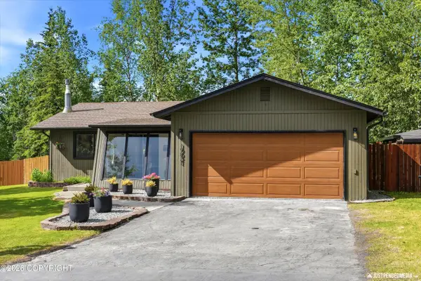 19021 N Chichagof Loop, Eagle River, AK 99577