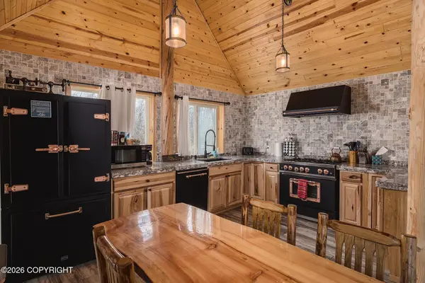22280 S G Street, Talkeetna, AK 99676