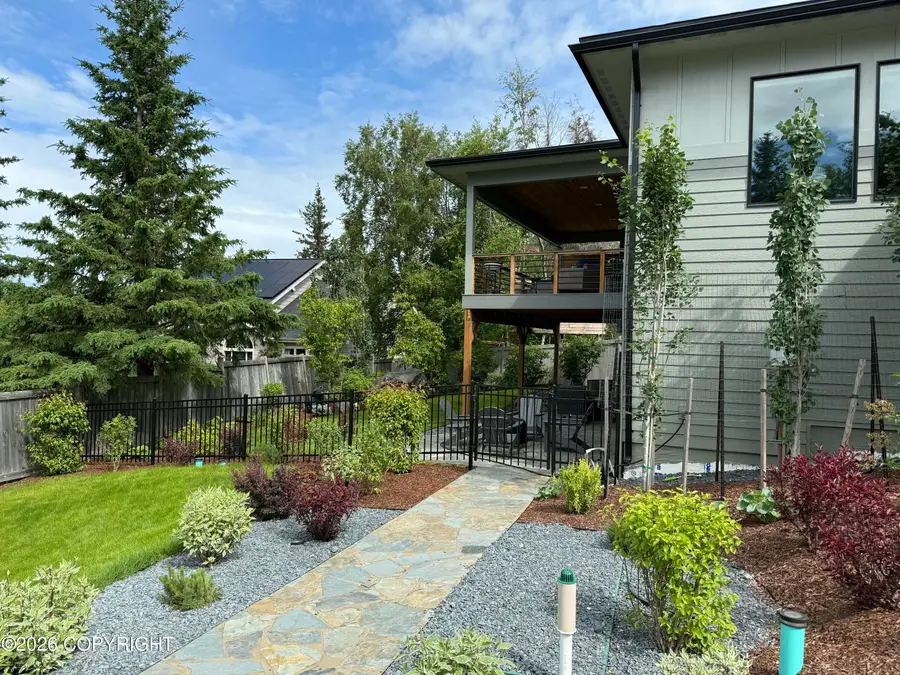 7509 Beacon Hill Drive, Anchorage, AK 99507 - Image #3