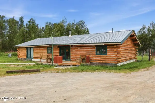 1005 N Smith Road, Palmer, AK 99645