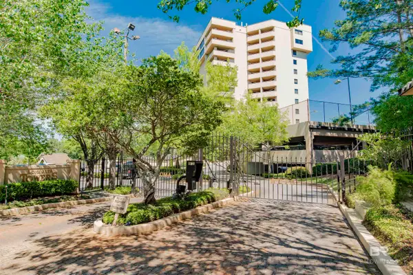 100 Tower Drive #703, Daphne, AL 36526