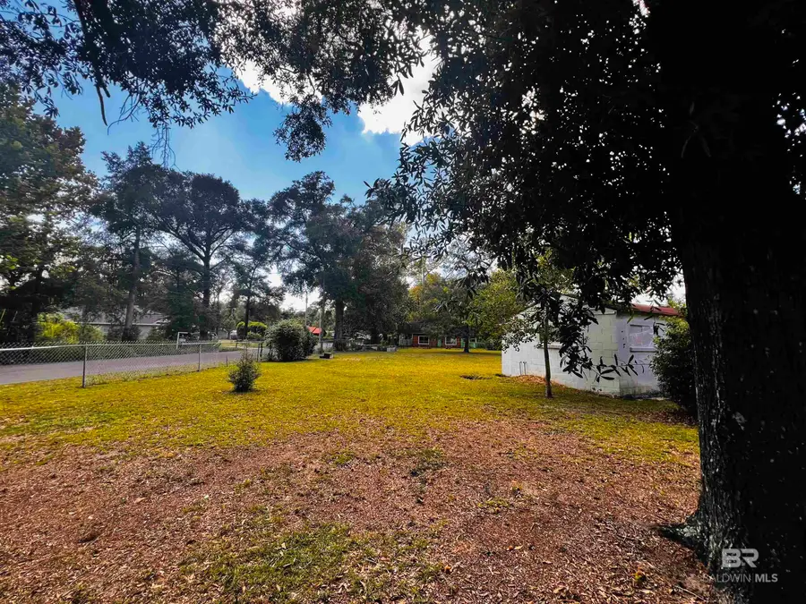 654 W Walnut Avenue, Crestview, FL 32536 - Image #3