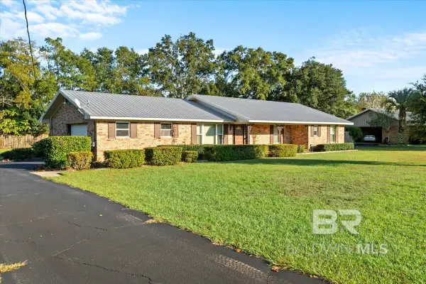 22582 Ridgewood Drive, Robertsdale, AL 36567