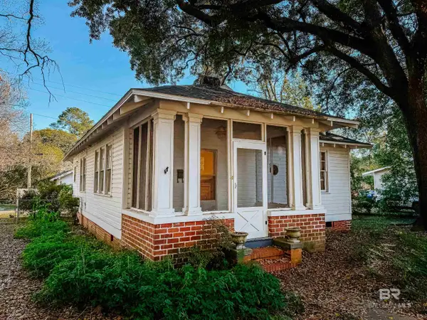 206 1st Street, Chickasaw, AL 36611