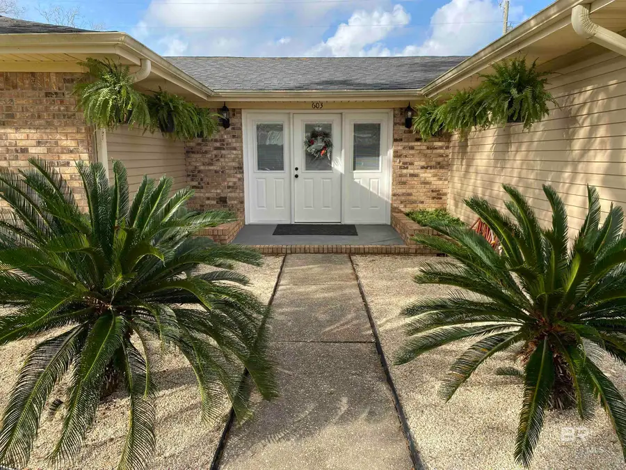 603 E Walker Avenue, Foley, AL 36535 - #2