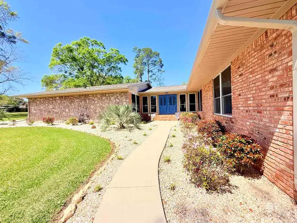 22121 Nelson Street, Robertsdale, AL 36567