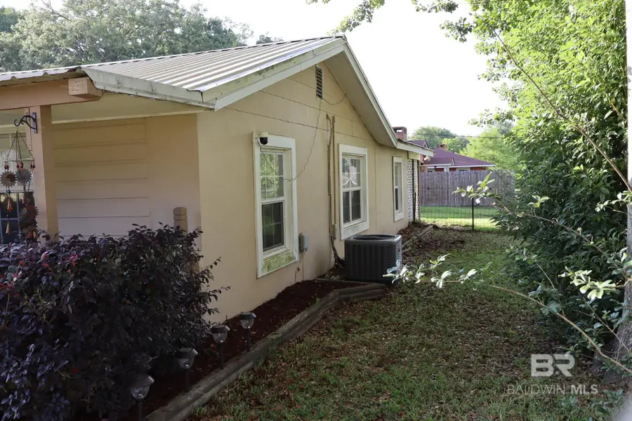 18935 E Hammond Street, Robertsdale, AL 36567 - #3