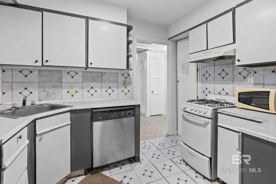 160 Glenn Avenue, Mobile, AL 36606 - #3