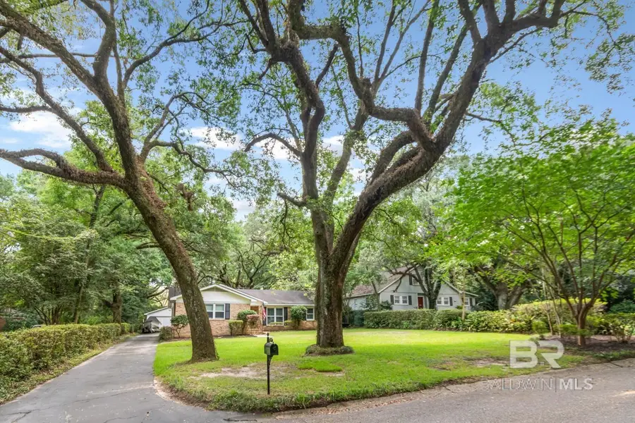 3909 Hillcrest Lane, Mobile, AL 36693 - #3
