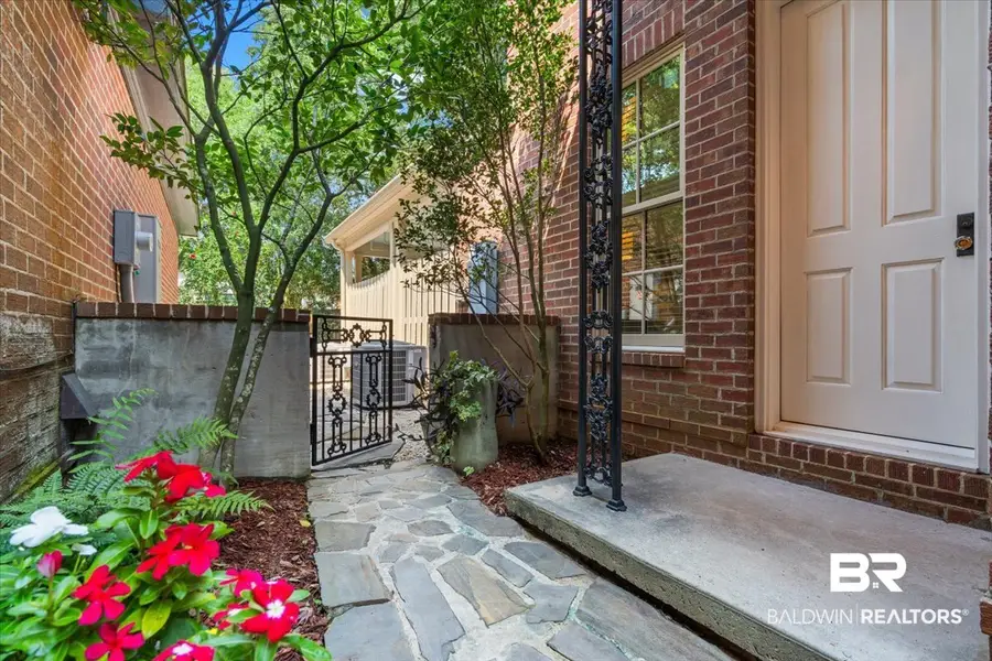 204 Oswalt St #B, Fairhope, AL 36532 - #3