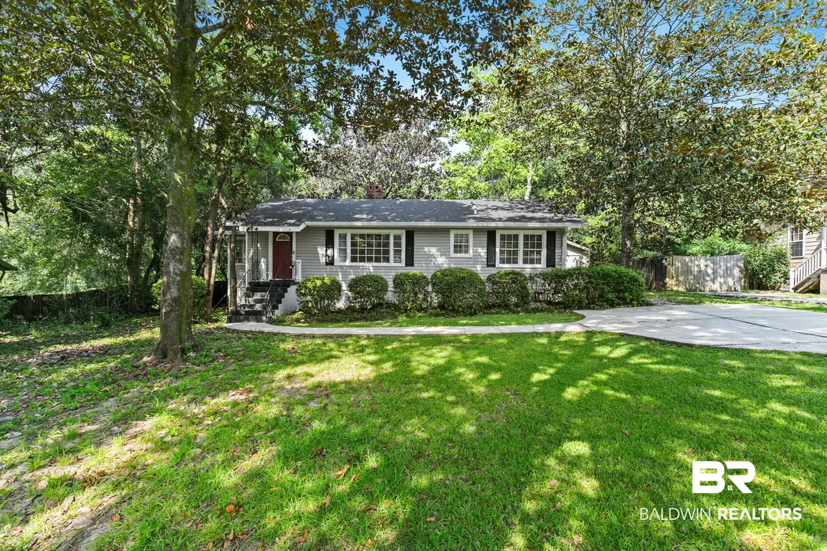 1009 W Pinewood Dr, Mobile, AL 36618 - #1
