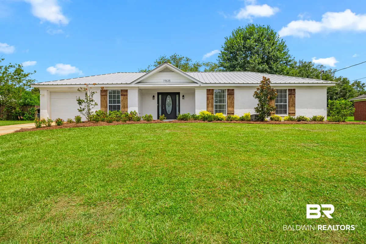 19635 Coral Ln, Robertsdale, AL 36567 - #1