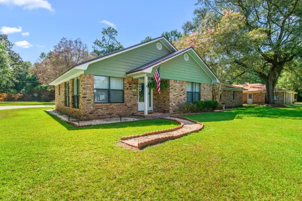 9100 Woodland Dr, Elberta, AL 36530