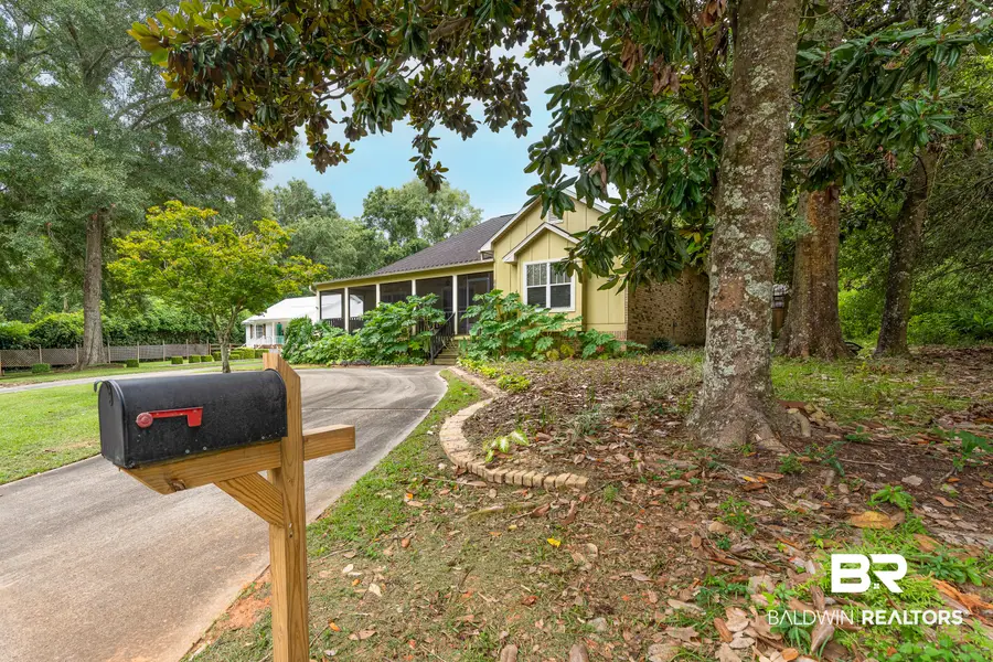 660 Bellangee Avenue, Fairhope, AL 36532 - #3