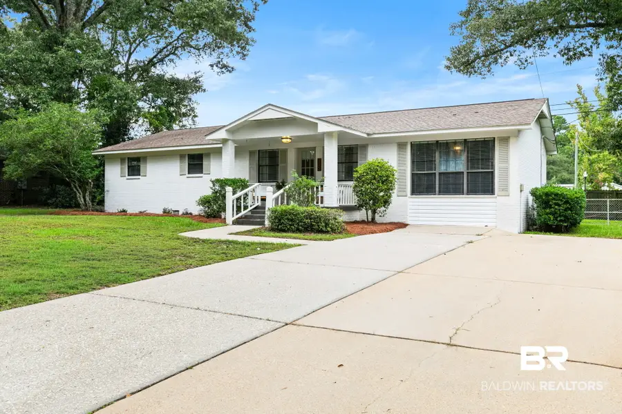 105 Sara Avenue N, Spanish Fort, AL 36527 - #2
