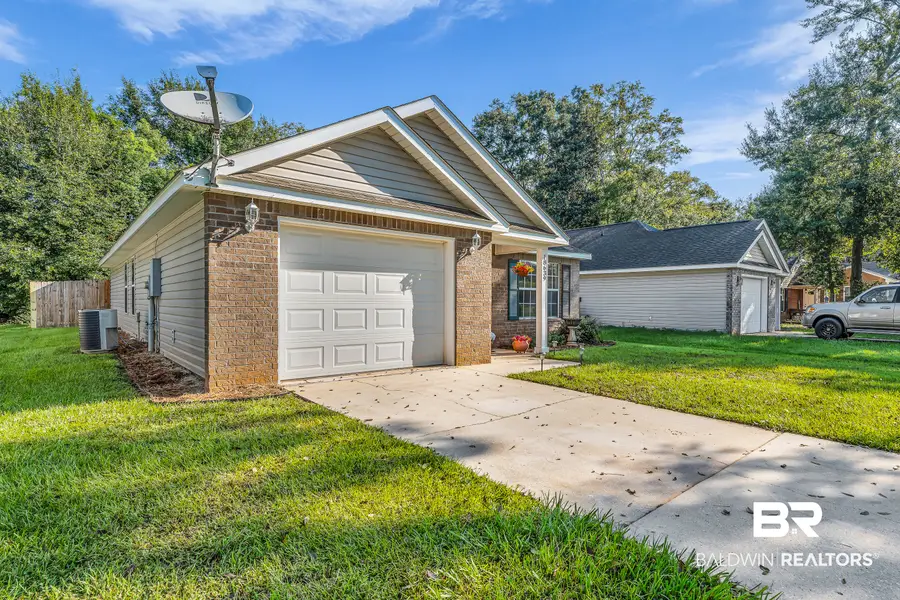 18639 E Hammond Street, Robertsdale, AL 36567 - #3