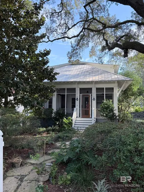 111 Pier Avenue, Fairhope, AL 36532
