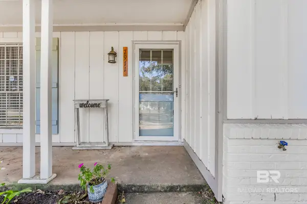 7911 Country Drive, Mobile, AL 36619