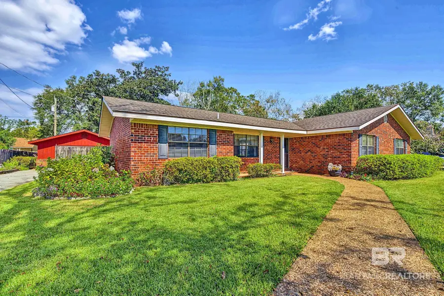 619 E Verbena Avenue, Foley, AL 36535 - #3