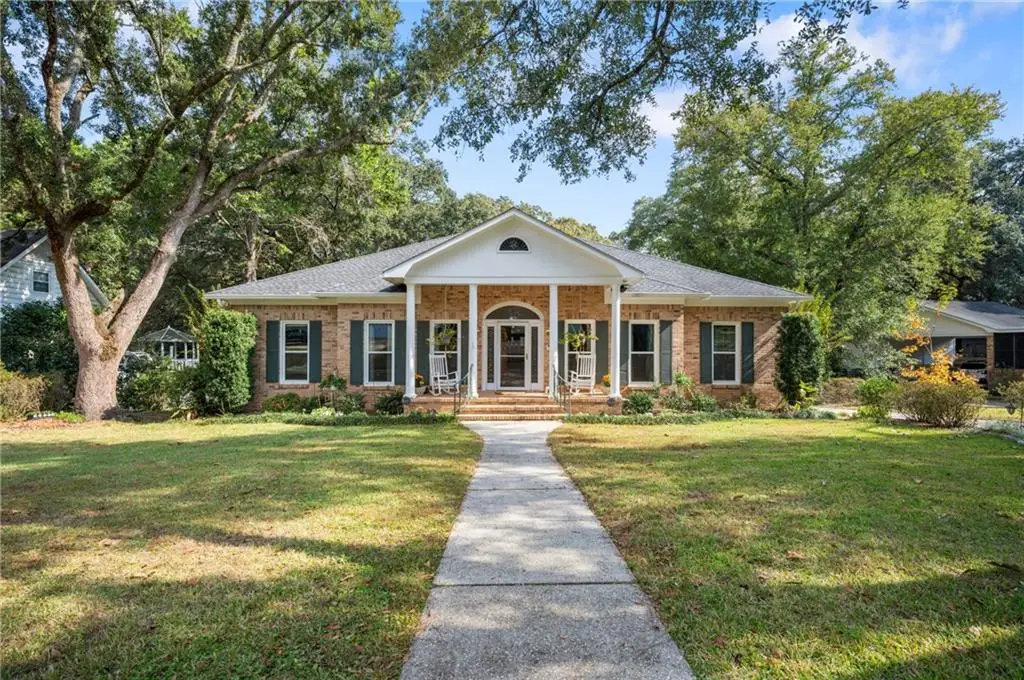 1437 Regency Oaks Drive E, Mobile, AL 36609 - Image #1