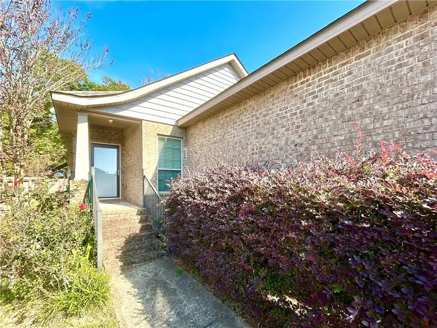 6320 Mcmurray Place N, Mobile, AL 36609 - Image #2
