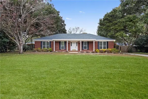 7050 Country Oaks Court N, Irvington, AL 36544