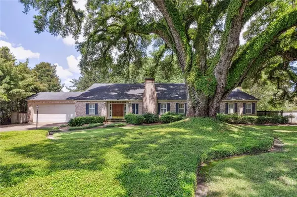 132 Myrtlewood Lane, Mobile, AL 36608