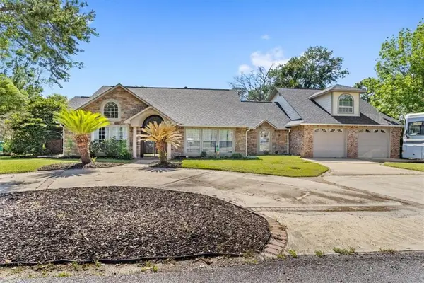 6313 Hermosa Drive, Ocean Springs, MS 39564