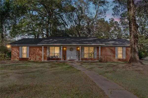 302 Hummingbird Drive N, Satsuma, AL 36572