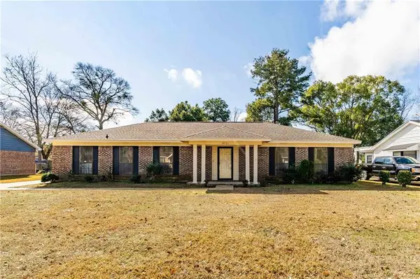 9751 Pine Knoll Road, Mobile, AL 36608