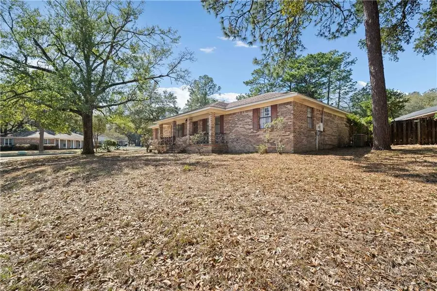1812 Burntwood Drive E, Mobile, AL 36609 - #2