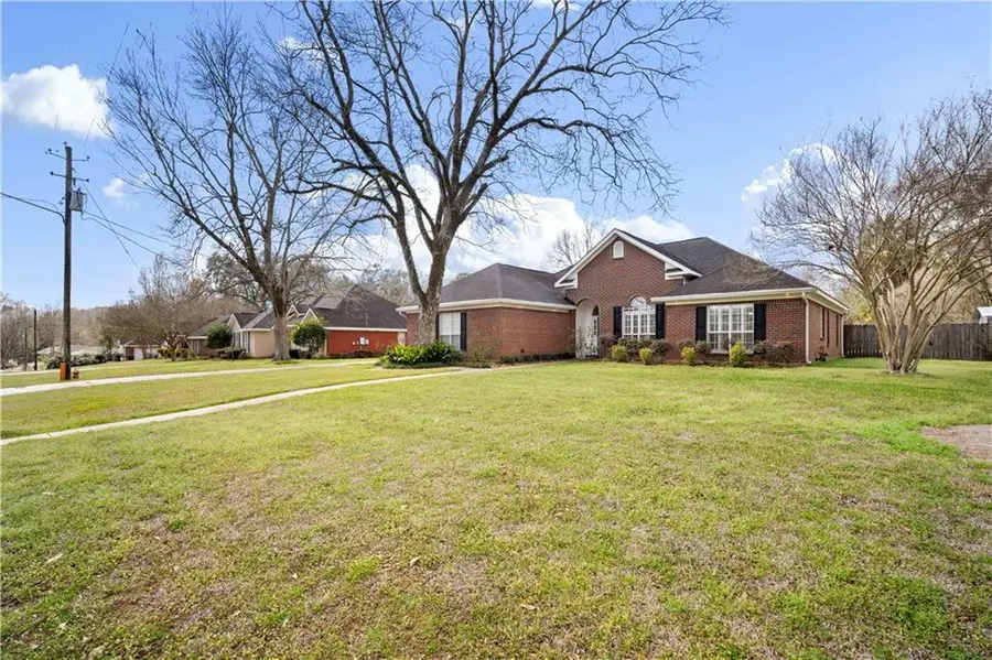 2750 Oakridge West Drive, Mobile, AL 36608 - #2