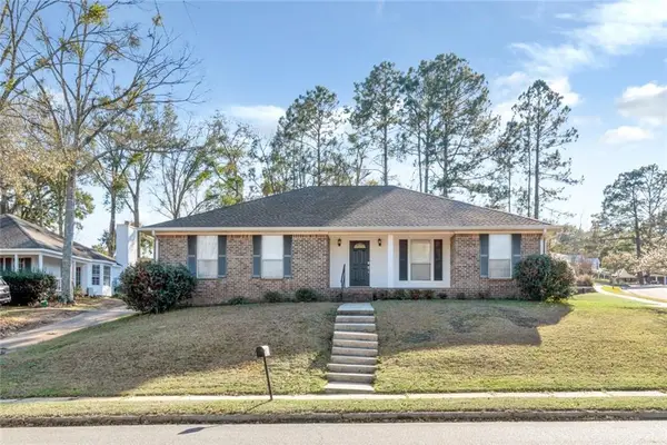 430 Lakeview Drive, Mobile, AL 36695