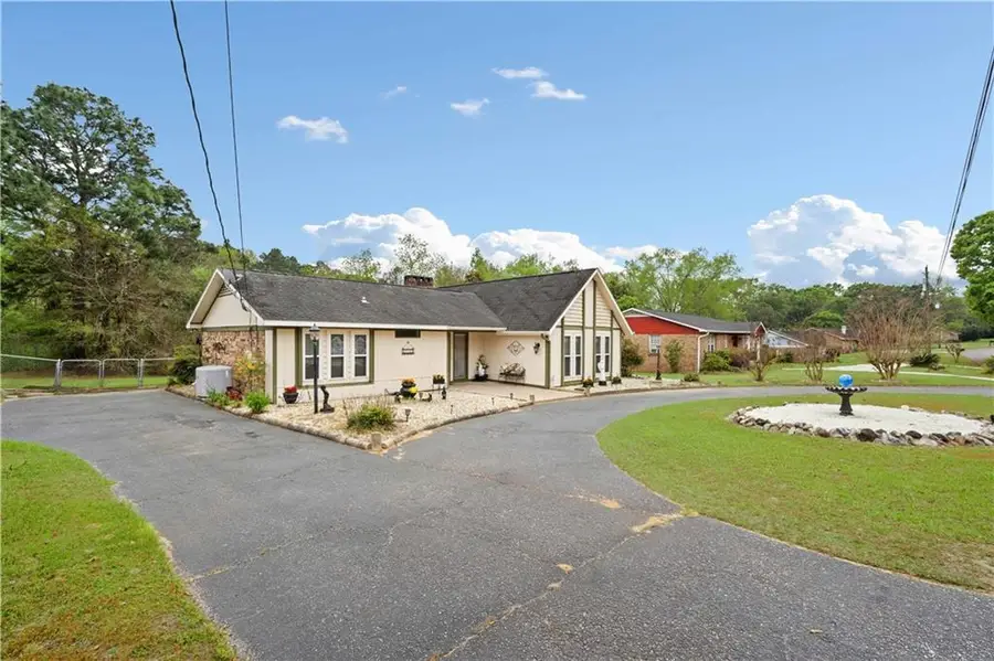 8301 Twin Lakes Drive, Mobile, AL 36695 - #2