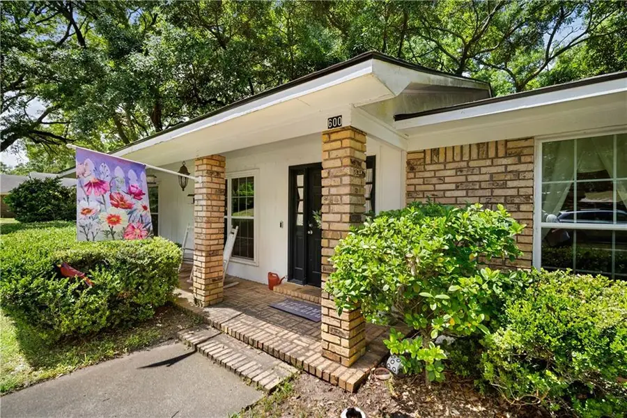 600 Highland Woods Drive E, Mobile, AL 36608 - #2