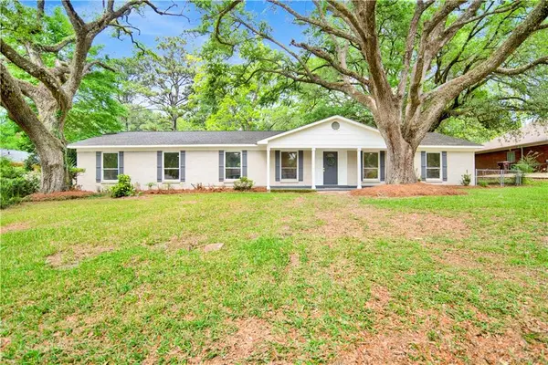 322 Thunderbird Drive W, Satsuma, AL 36572