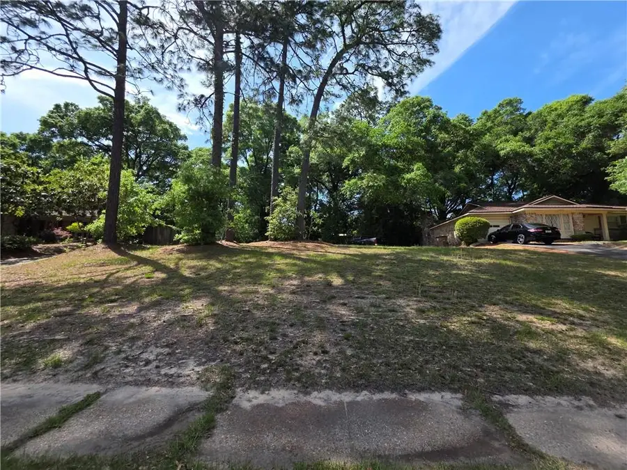 305 Vanderbilt Drive, Mobile, AL 36608 - #2