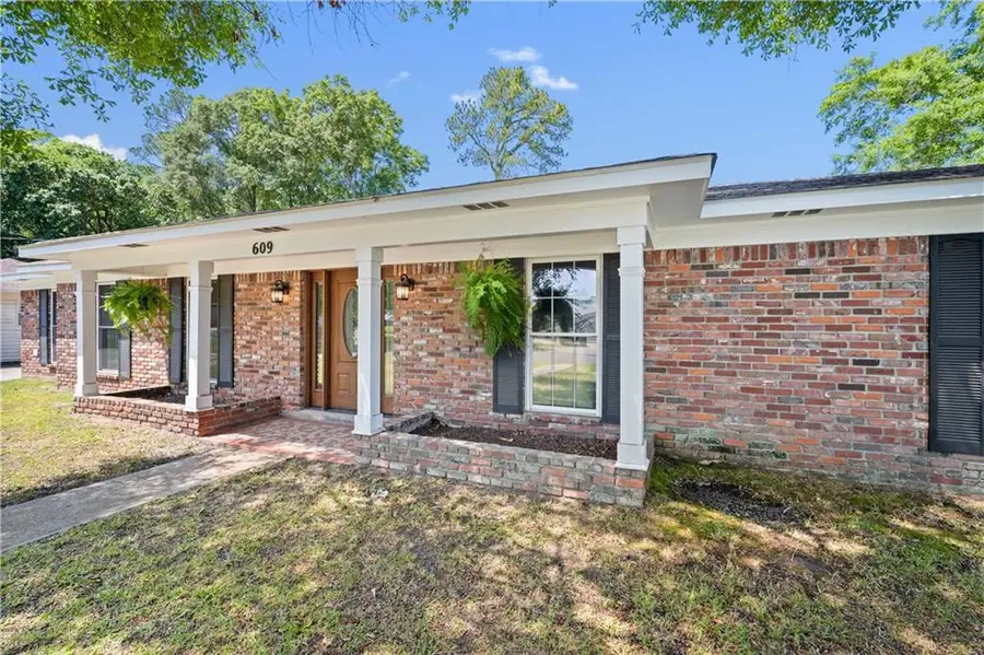 609 Oakmont Street, Saraland, AL 36571 - #3