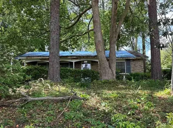 521 Holiday Avenue, Chickasaw, AL 36611