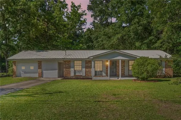 1405 Alvarez Drive, Saraland, AL 36571