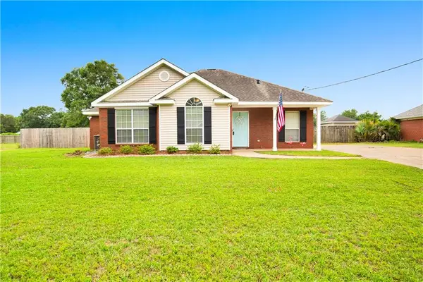 10729 Southern Oaks Court, Grand Bay, AL 36541